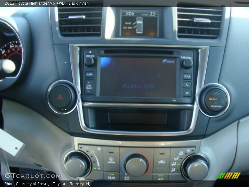 Black / Ash 2013 Toyota Highlander V6 4WD