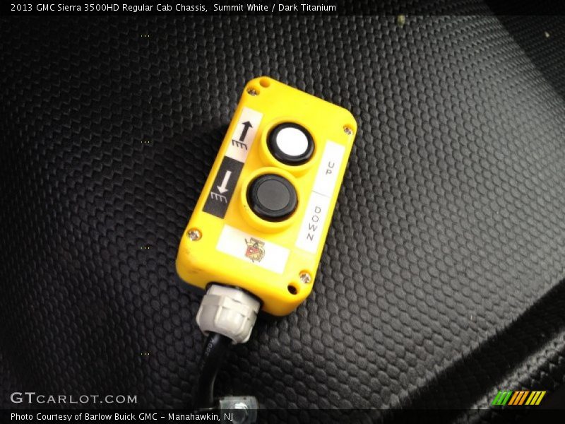 Summit White / Dark Titanium 2013 GMC Sierra 3500HD Regular Cab Chassis