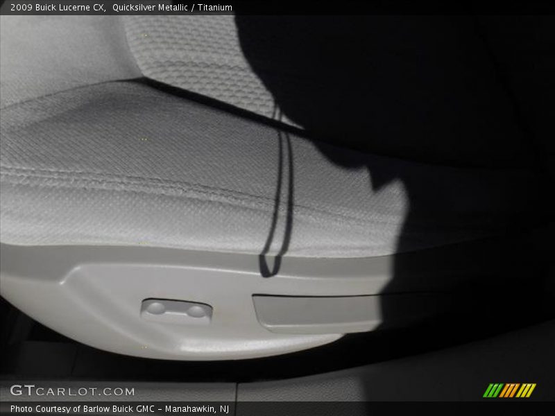 Quicksilver Metallic / Titanium 2009 Buick Lucerne CX