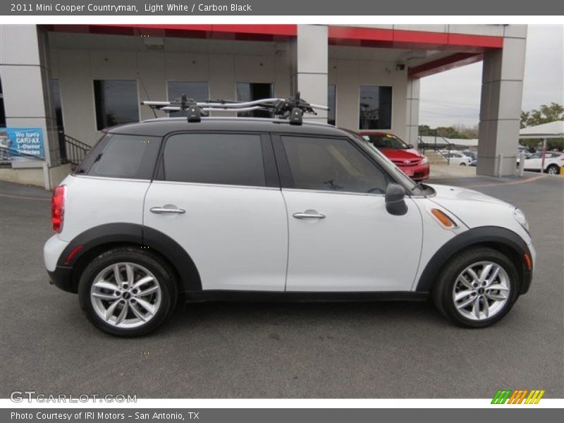 Light White / Carbon Black 2011 Mini Cooper Countryman