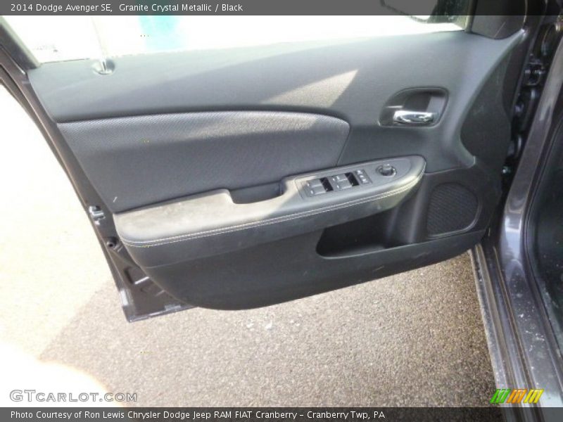 Granite Crystal Metallic / Black 2014 Dodge Avenger SE