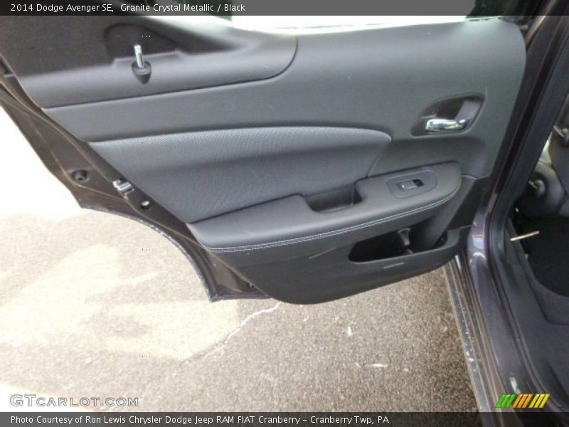 Granite Crystal Metallic / Black 2014 Dodge Avenger SE