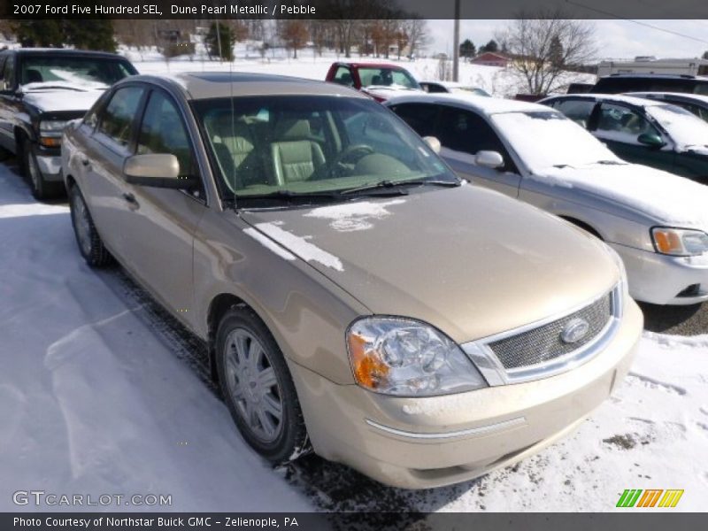 Front 3/4 View of 2007 Five Hundred SEL