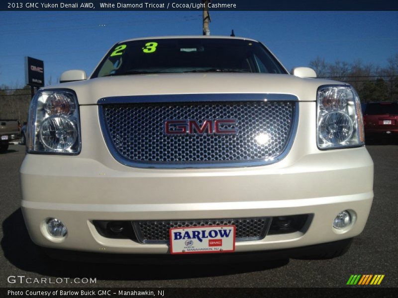 White Diamond Tricoat / Cocoa/Light Cashmere 2013 GMC Yukon Denali AWD
