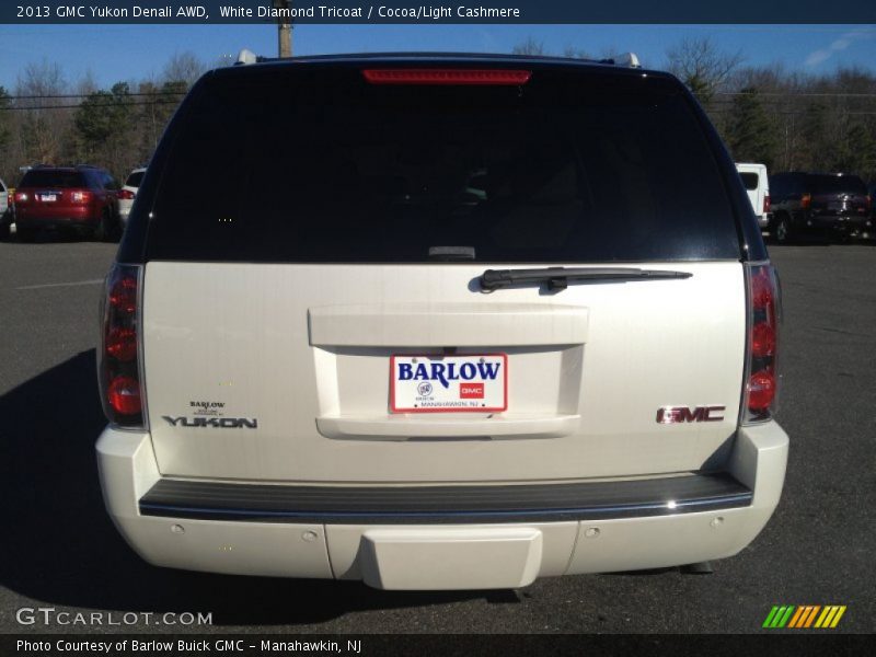 White Diamond Tricoat / Cocoa/Light Cashmere 2013 GMC Yukon Denali AWD