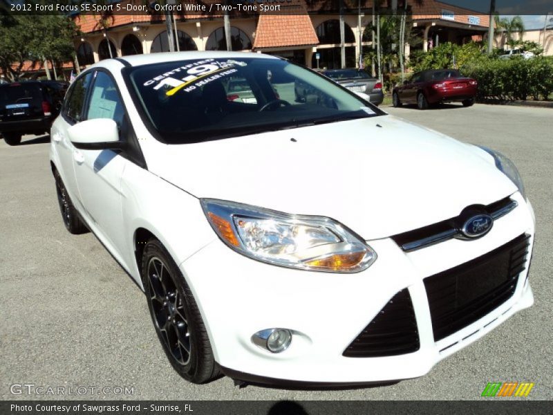 Oxford White / Two-Tone Sport 2012 Ford Focus SE Sport 5-Door