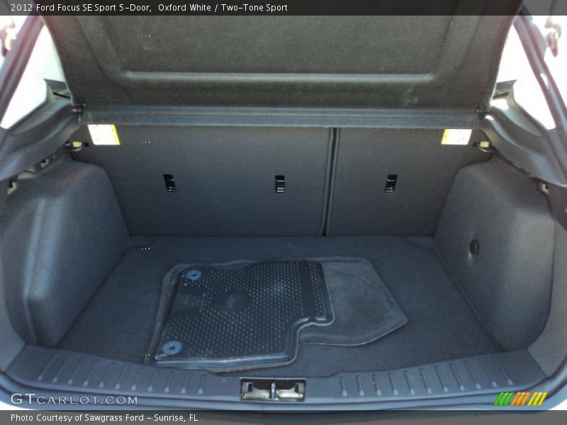 Oxford White / Two-Tone Sport 2012 Ford Focus SE Sport 5-Door