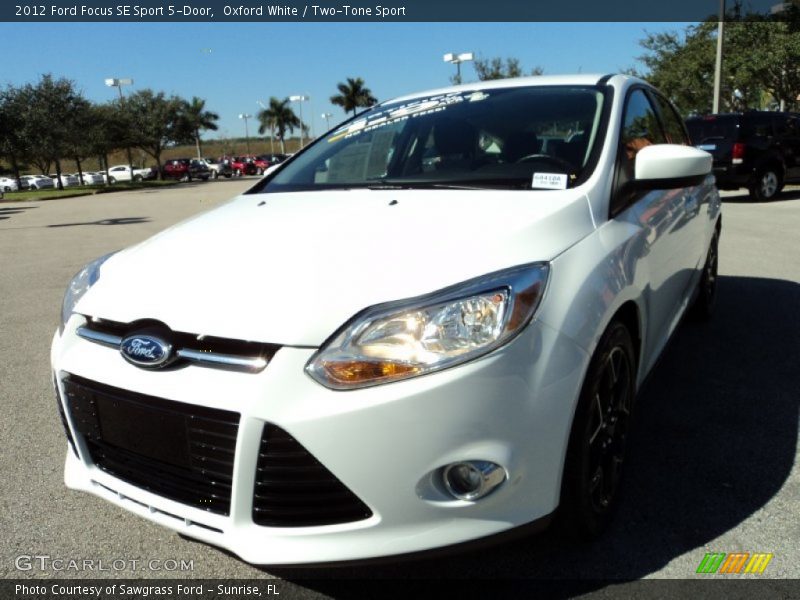 Oxford White / Two-Tone Sport 2012 Ford Focus SE Sport 5-Door