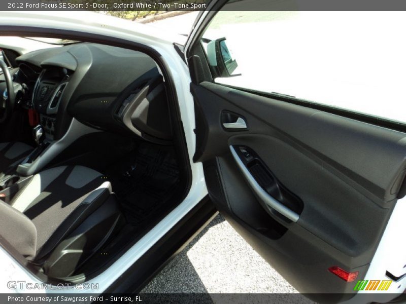 Oxford White / Two-Tone Sport 2012 Ford Focus SE Sport 5-Door