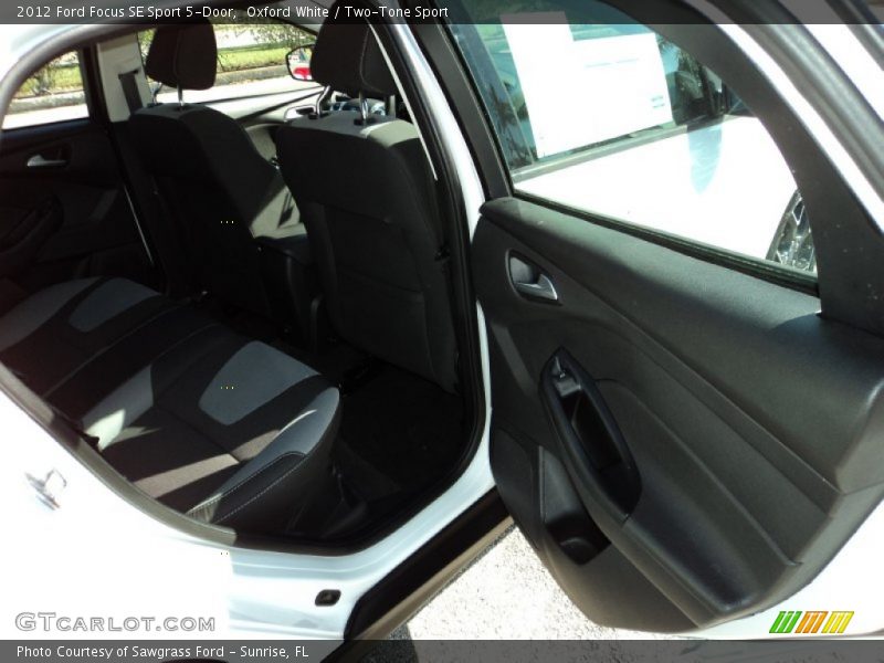 Oxford White / Two-Tone Sport 2012 Ford Focus SE Sport 5-Door