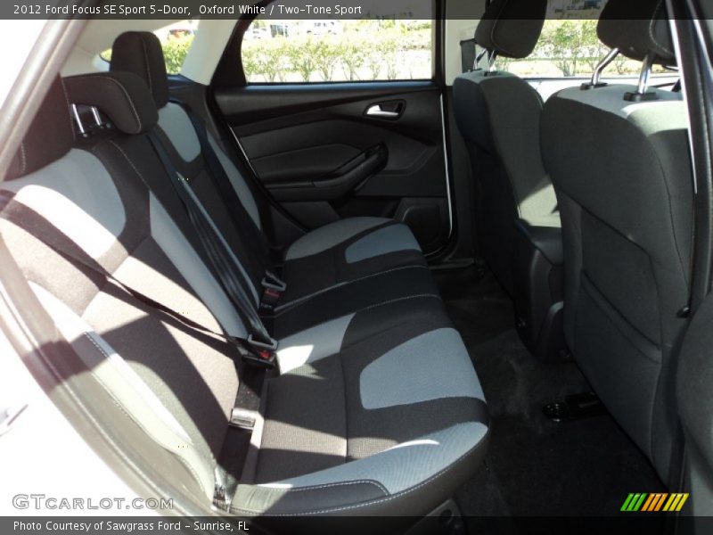 Oxford White / Two-Tone Sport 2012 Ford Focus SE Sport 5-Door