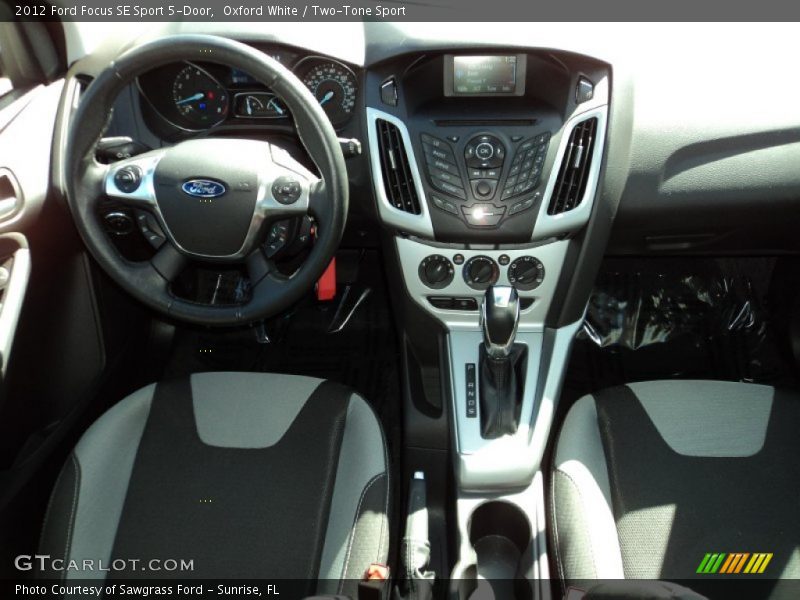 Oxford White / Two-Tone Sport 2012 Ford Focus SE Sport 5-Door