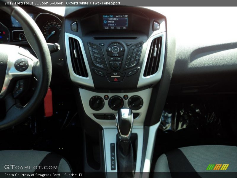 Oxford White / Two-Tone Sport 2012 Ford Focus SE Sport 5-Door