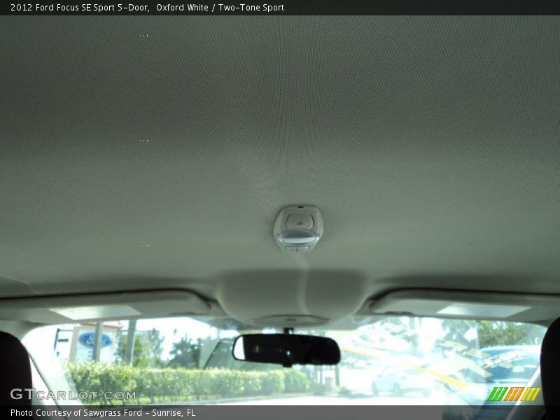 Oxford White / Two-Tone Sport 2012 Ford Focus SE Sport 5-Door