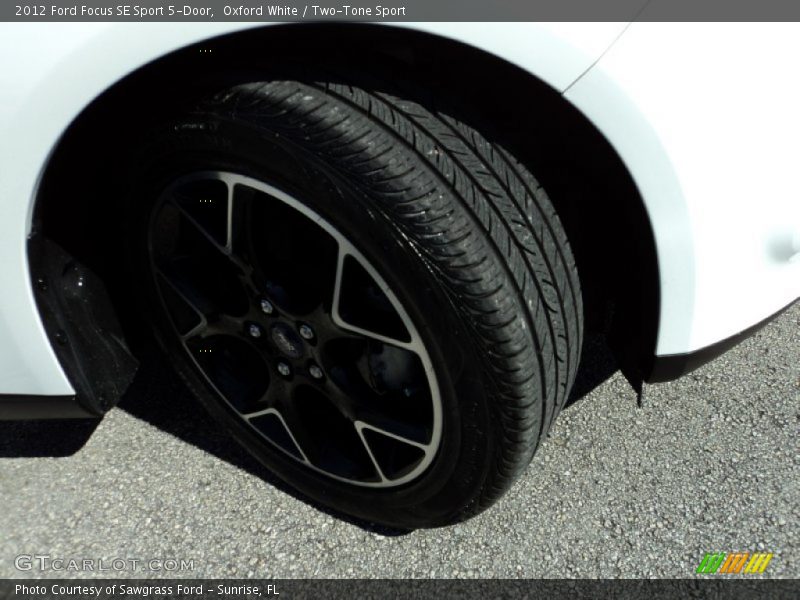 Oxford White / Two-Tone Sport 2012 Ford Focus SE Sport 5-Door