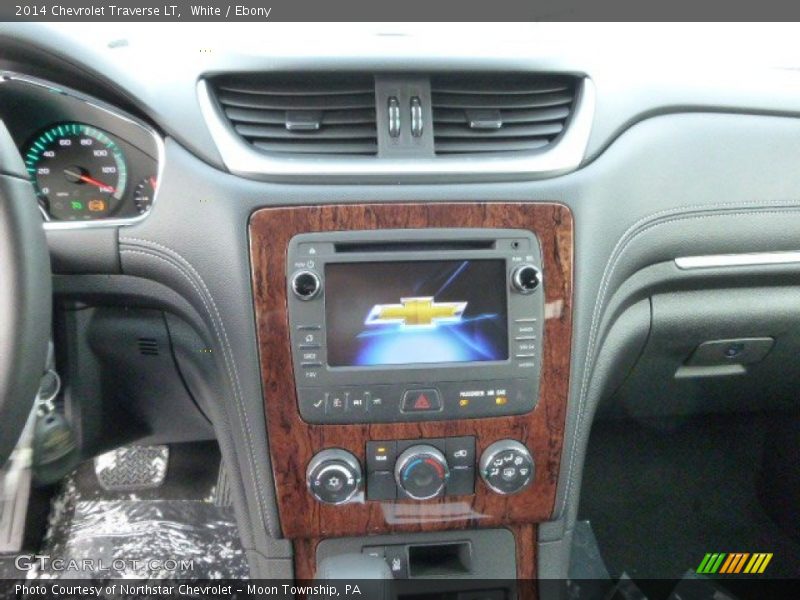 White / Ebony 2014 Chevrolet Traverse LT