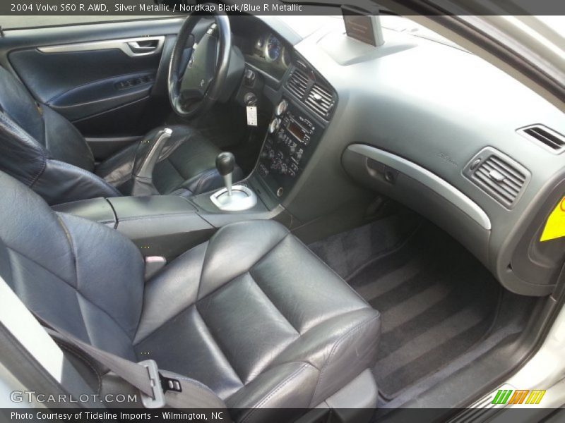 Dashboard of 2004 S60 R AWD