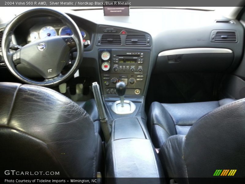 Dashboard of 2004 S60 R AWD