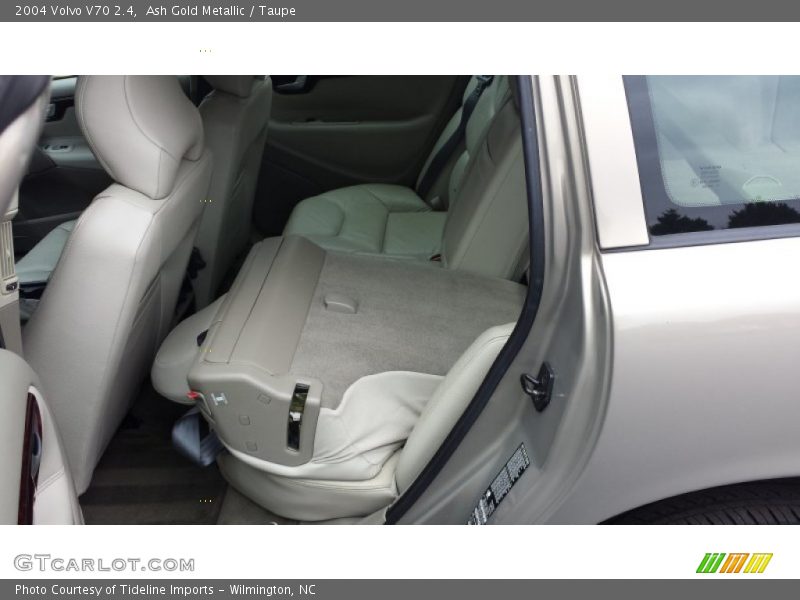 Ash Gold Metallic / Taupe 2004 Volvo V70 2.4