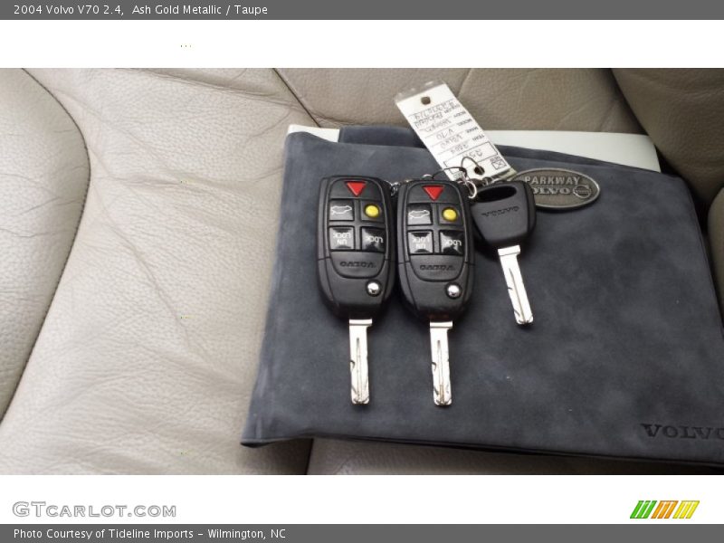 Keys of 2004 V70 2.4