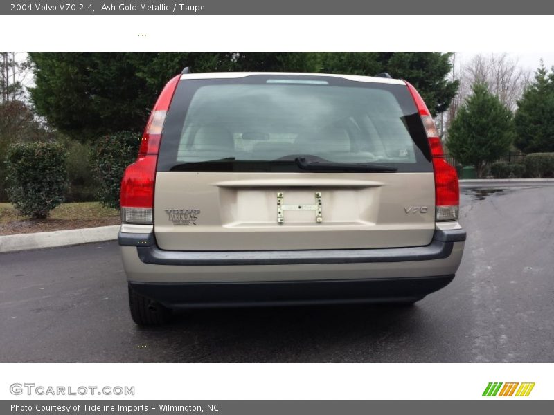 Ash Gold Metallic / Taupe 2004 Volvo V70 2.4