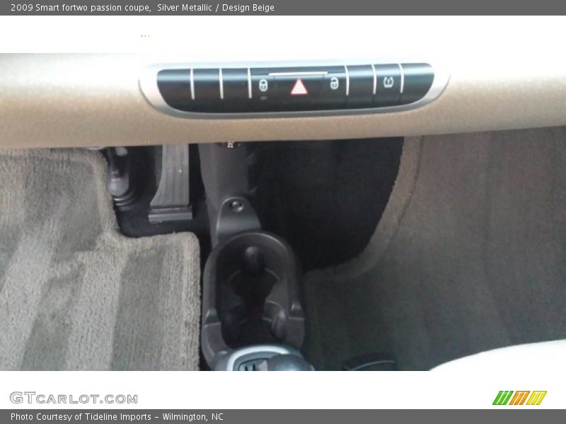 Silver Metallic / Design Beige 2009 Smart fortwo passion coupe