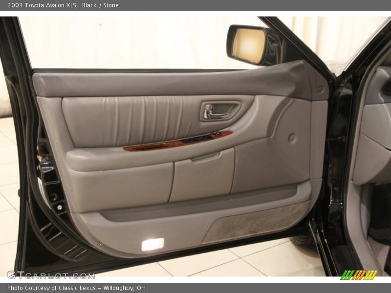 Black / Stone 2003 Toyota Avalon XLS