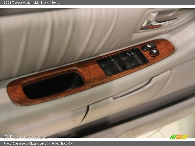 Black / Stone 2003 Toyota Avalon XLS