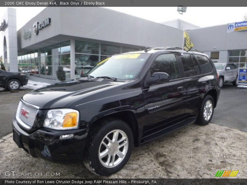 Front 3/4 View of 2006 Envoy Denali 4x4