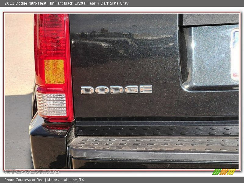 Brilliant Black Crystal Pearl / Dark Slate Gray 2011 Dodge Nitro Heat
