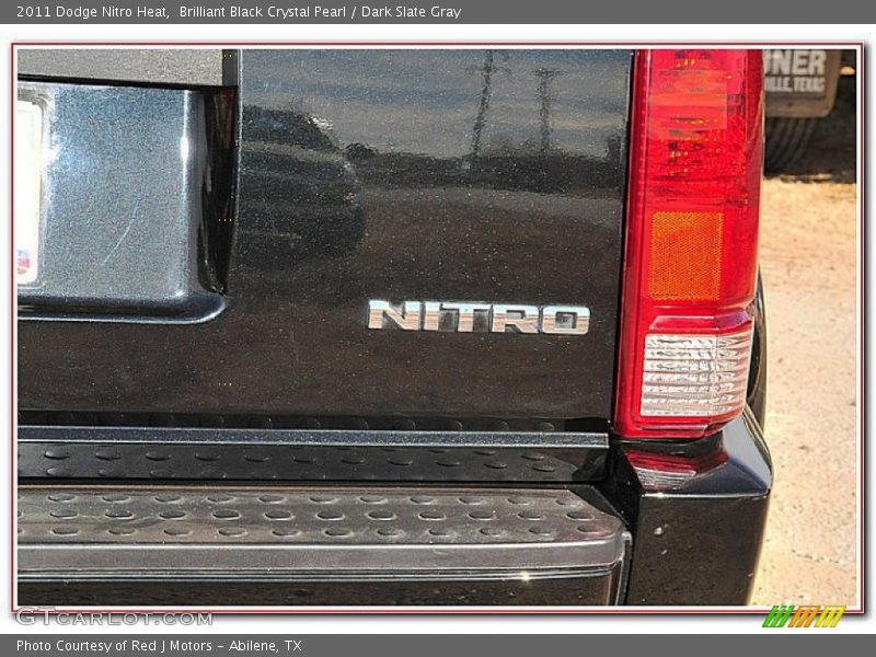 Brilliant Black Crystal Pearl / Dark Slate Gray 2011 Dodge Nitro Heat