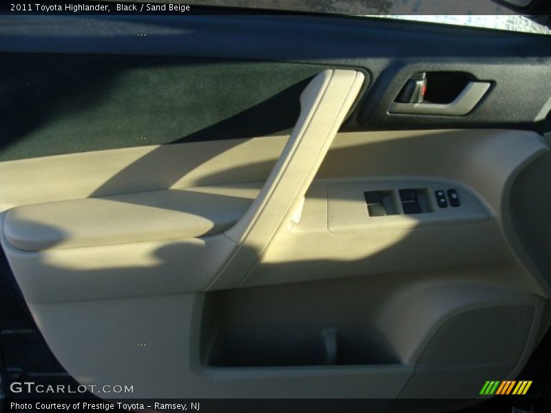 Black / Sand Beige 2011 Toyota Highlander
