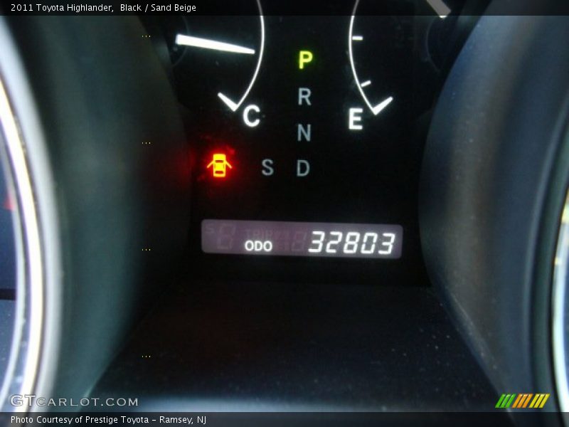 Black / Sand Beige 2011 Toyota Highlander