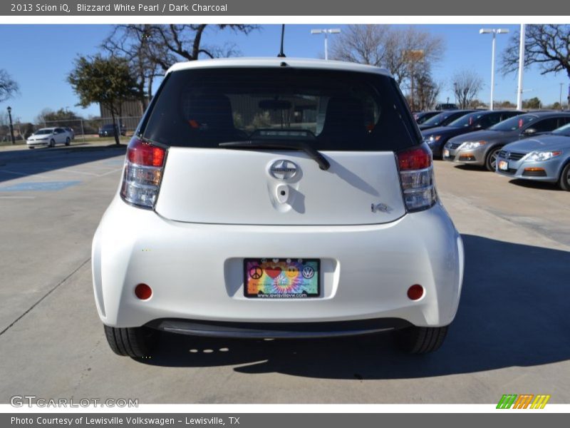 Blizzard White Pearl / Dark Charcoal 2013 Scion iQ