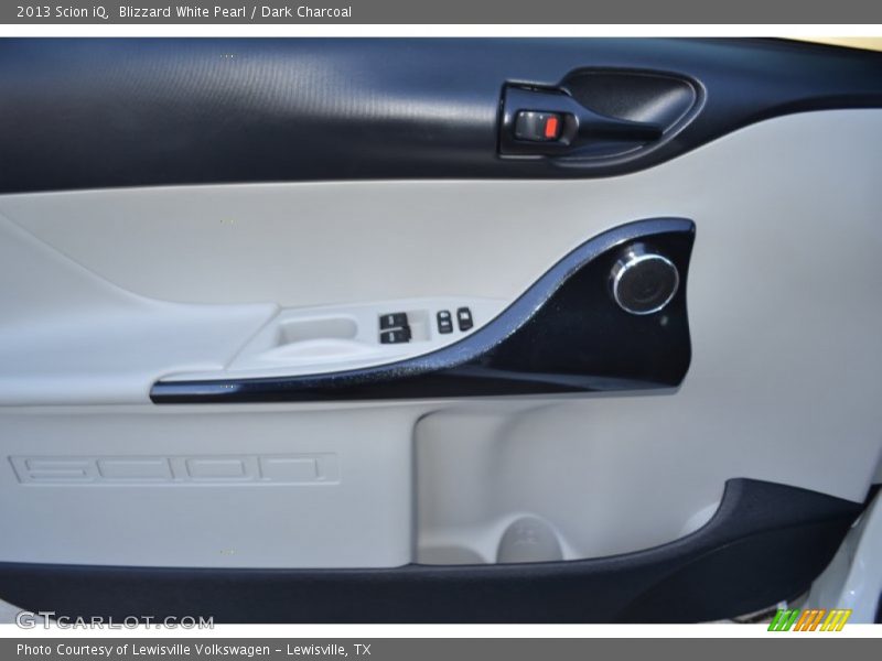 Blizzard White Pearl / Dark Charcoal 2013 Scion iQ