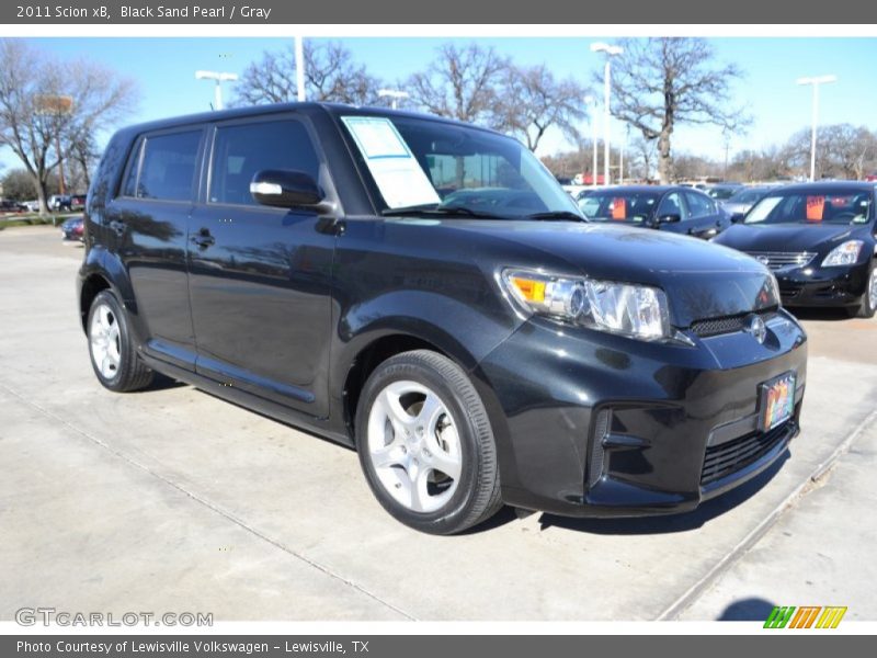 Front 3/4 View of 2011 xB 