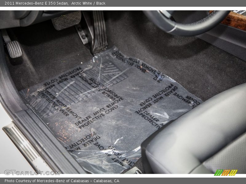 Arctic White / Black 2011 Mercedes-Benz E 350 Sedan