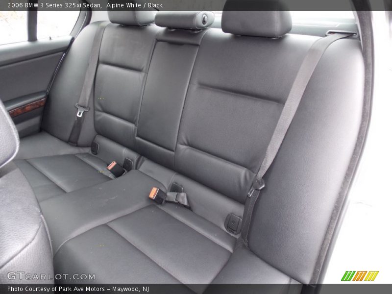 Alpine White / Black 2006 BMW 3 Series 325xi Sedan
