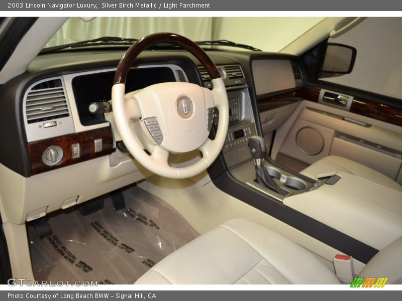 Silver Birch Metallic / Light Parchment 2003 Lincoln Navigator Luxury