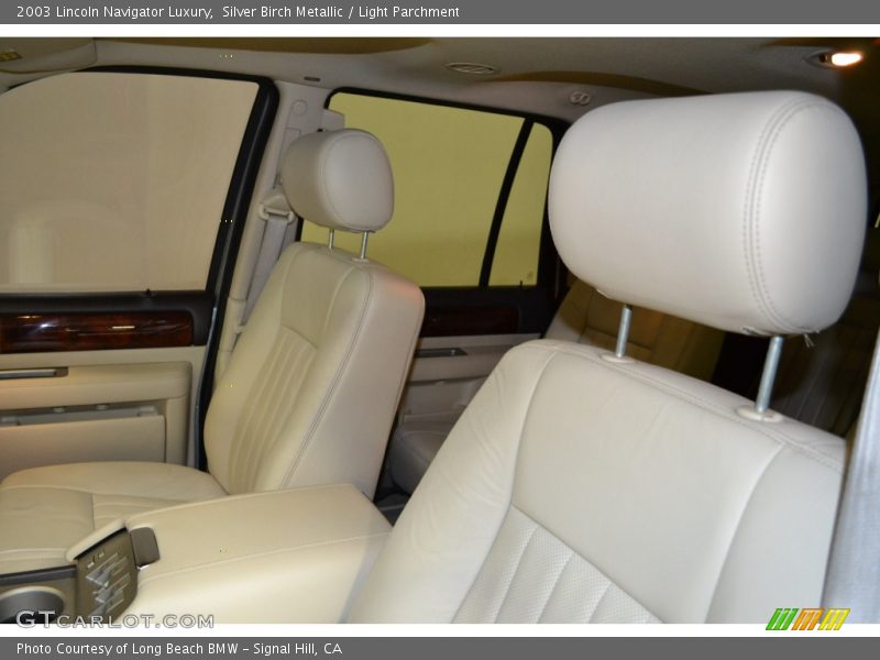 Silver Birch Metallic / Light Parchment 2003 Lincoln Navigator Luxury