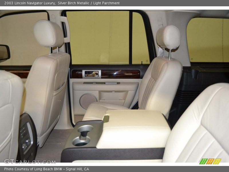 Silver Birch Metallic / Light Parchment 2003 Lincoln Navigator Luxury