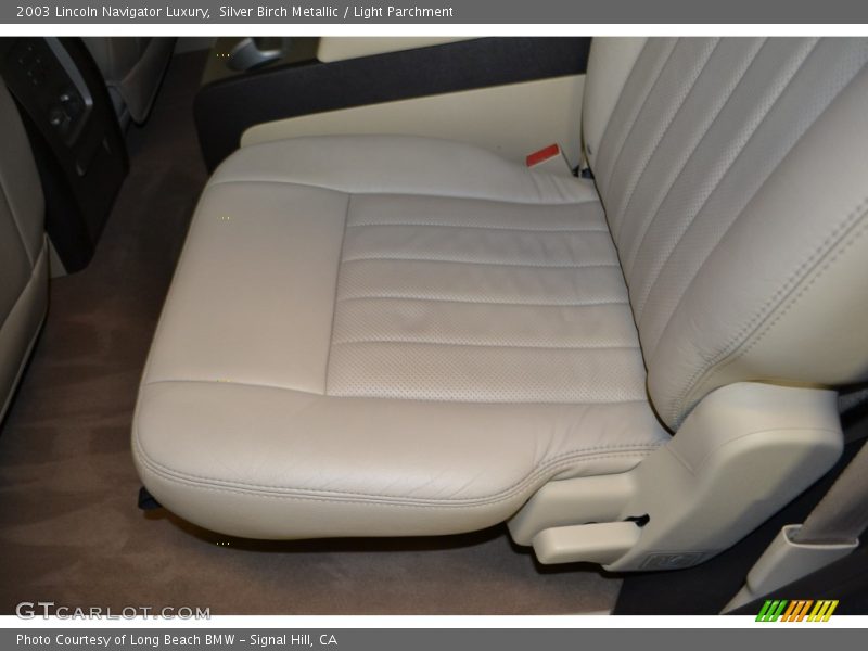Silver Birch Metallic / Light Parchment 2003 Lincoln Navigator Luxury