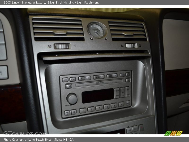 Silver Birch Metallic / Light Parchment 2003 Lincoln Navigator Luxury