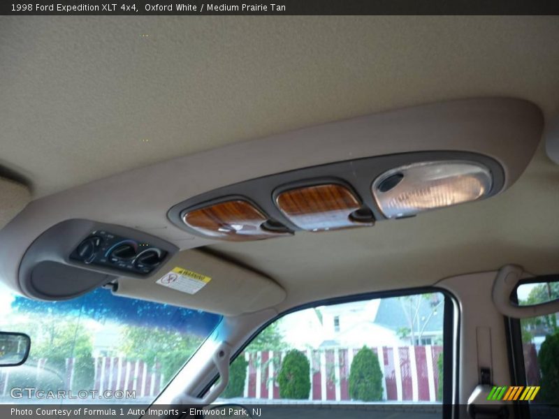 Oxford White / Medium Prairie Tan 1998 Ford Expedition XLT 4x4