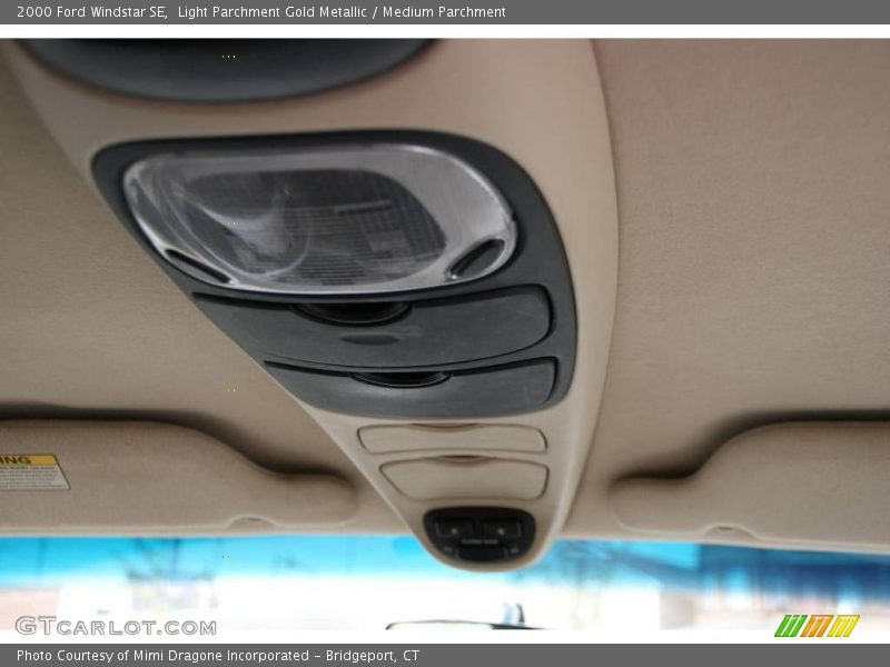 Light Parchment Gold Metallic / Medium Parchment 2000 Ford Windstar SE