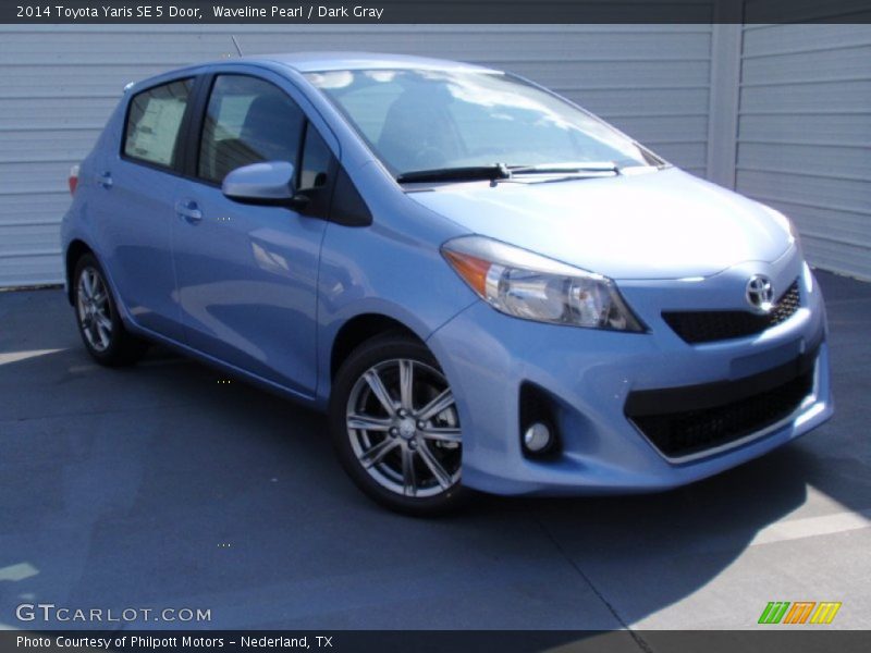 Waveline Pearl / Dark Gray 2014 Toyota Yaris SE 5 Door