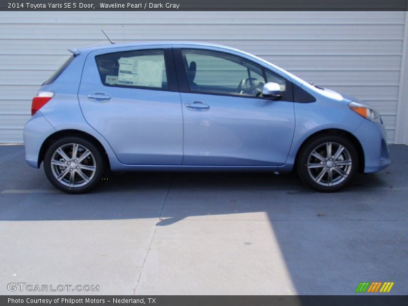 Waveline Pearl / Dark Gray 2014 Toyota Yaris SE 5 Door