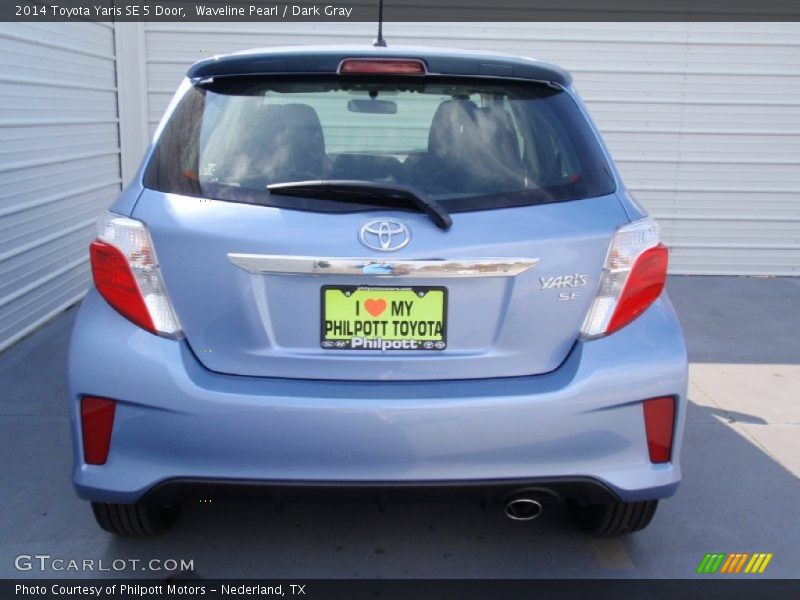 Waveline Pearl / Dark Gray 2014 Toyota Yaris SE 5 Door