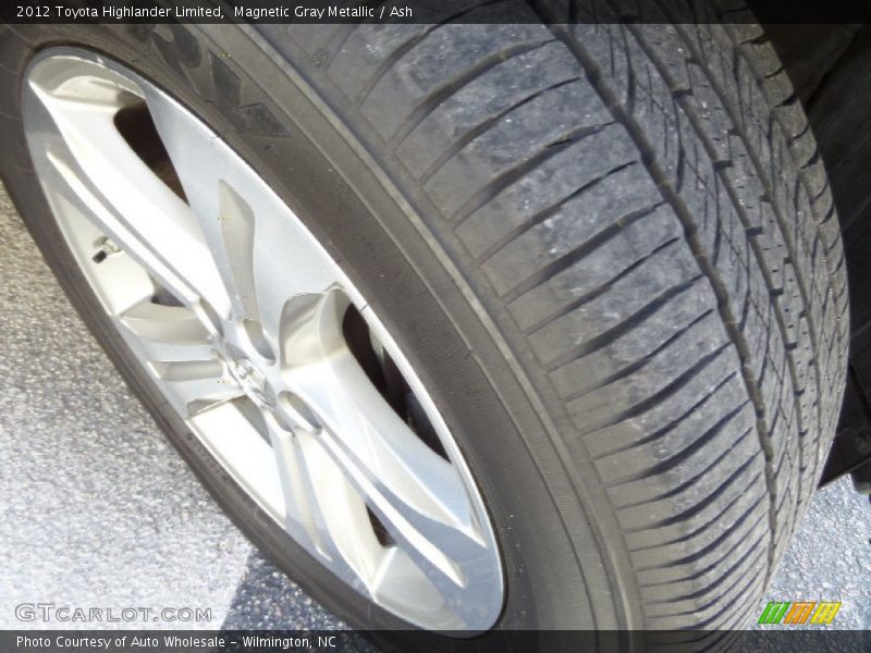 Magnetic Gray Metallic / Ash 2012 Toyota Highlander Limited