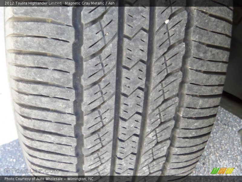 Magnetic Gray Metallic / Ash 2012 Toyota Highlander Limited